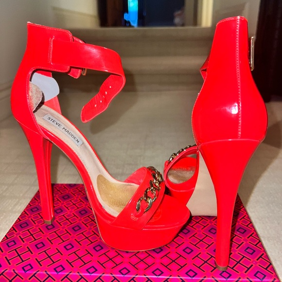 Steve Madden Hot Red/Pink Heels with Gold - Picture 3 of 4